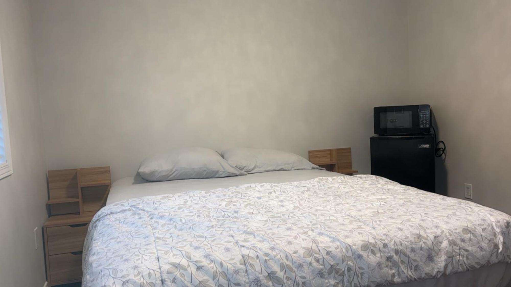 Bright Queen Room Close To Sheridan College And Airport برامبتون المظهر الخارجي الصورة