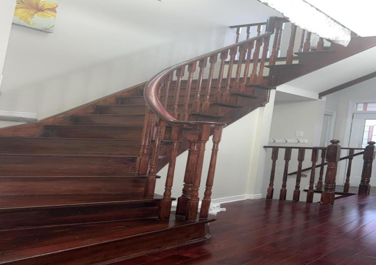 Bright Queen Room Close To Sheridan College And Airport برامبتون المظهر الخارجي الصورة