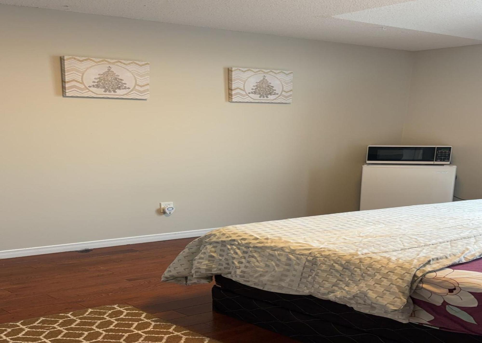 Bright Queen Room Close To Sheridan College And Airport برامبتون المظهر الخارجي الصورة