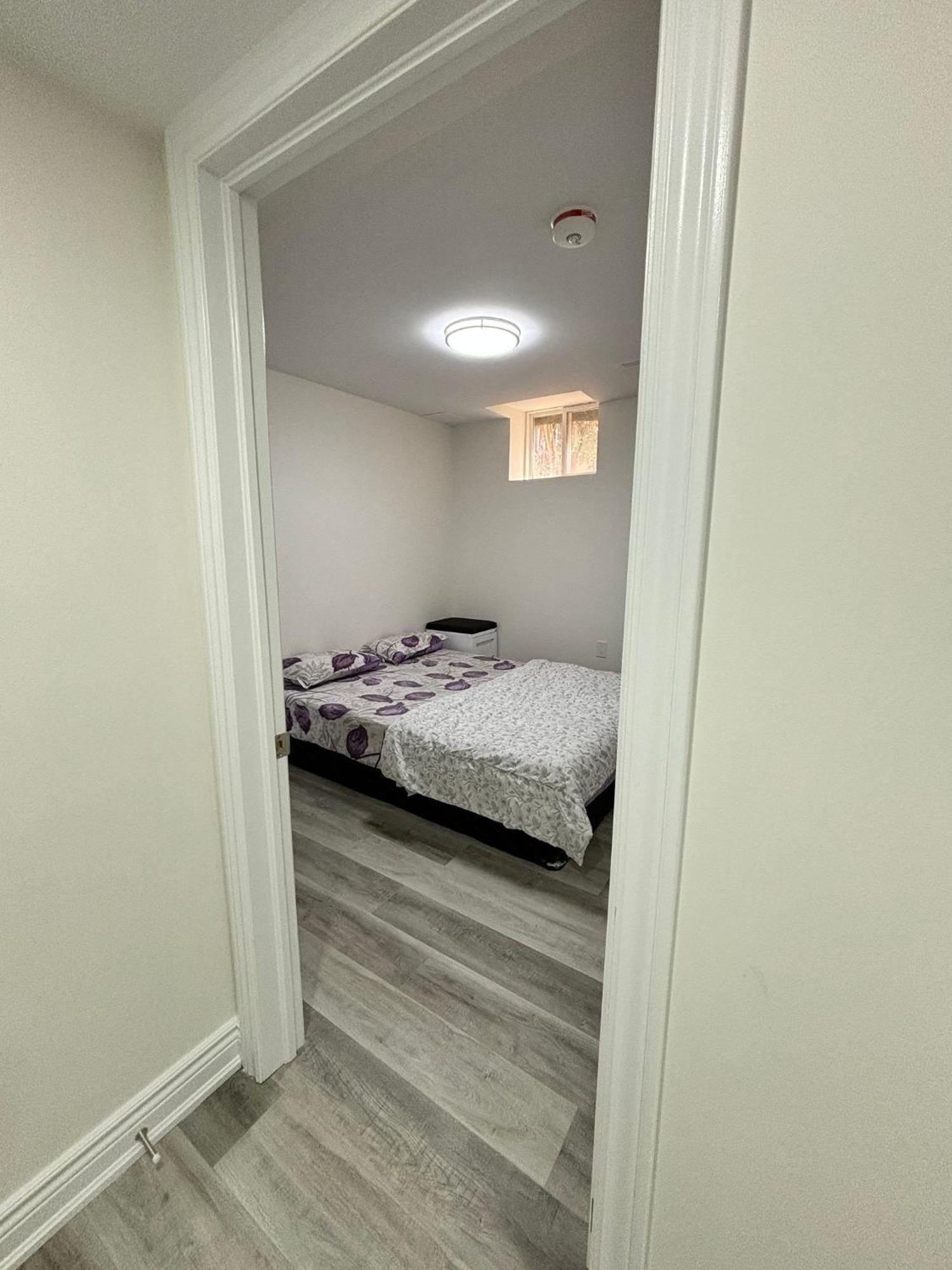 Bright Queen Room Close To Sheridan College And Airport برامبتون المظهر الخارجي الصورة