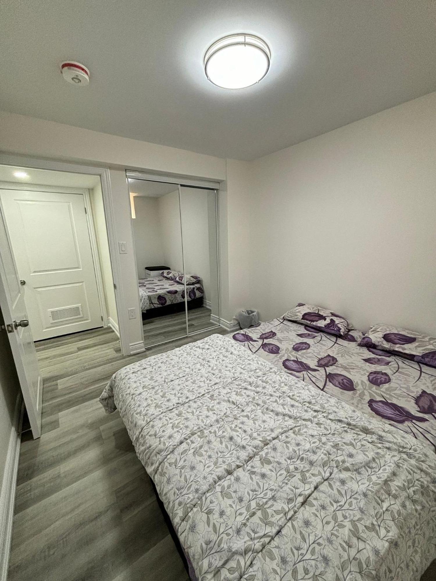 Bright Queen Room Close To Sheridan College And Airport برامبتون المظهر الخارجي الصورة