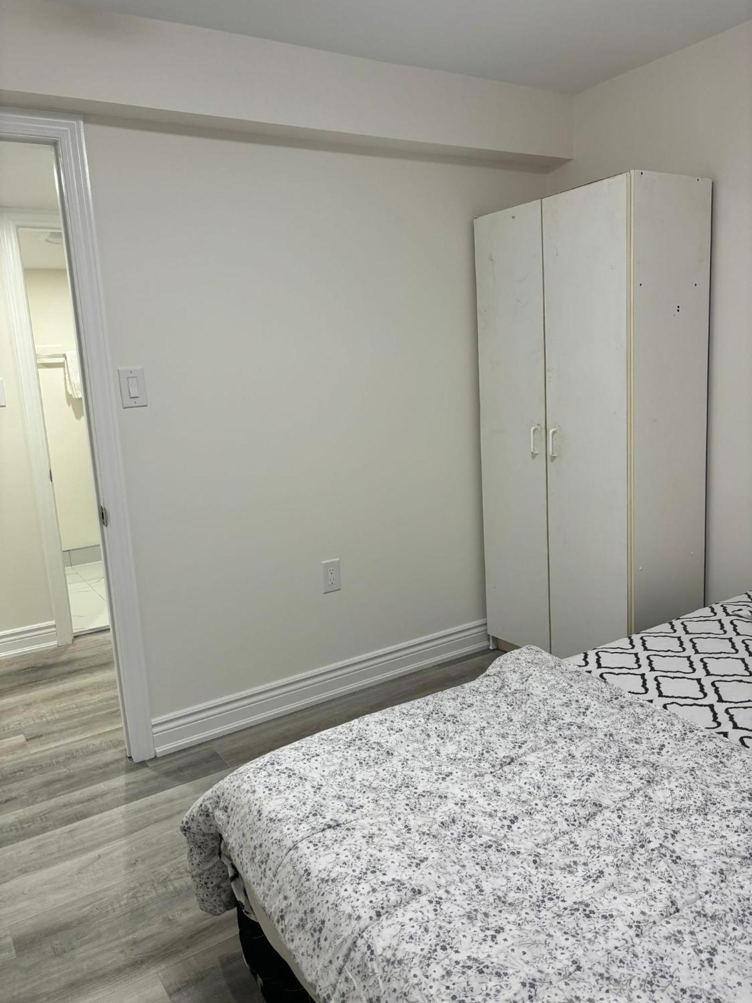 Bright Queen Room Close To Sheridan College And Airport برامبتون المظهر الخارجي الصورة